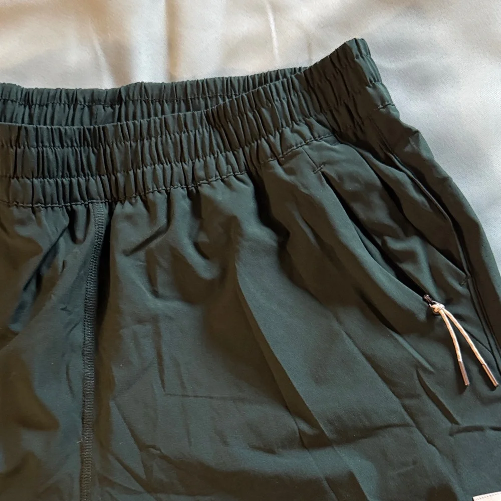 Vuori women’s dark green Shorts size XL - Picture 4 of 5